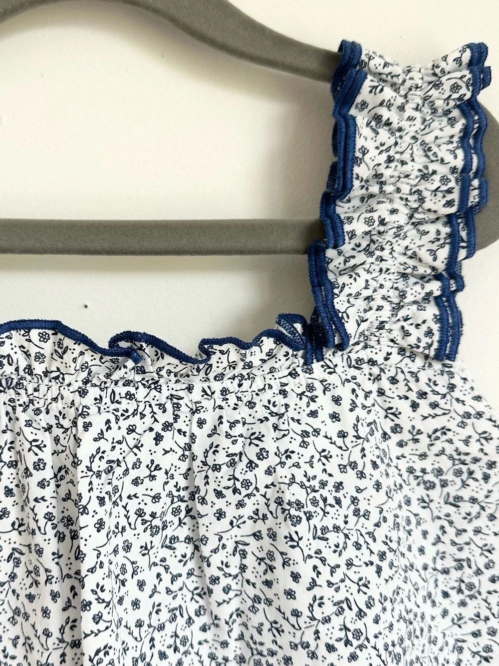 Brand New w Tags! FOREVER YOUNG Navy Mini Floral Top Size 7Y